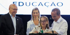 Novos diretores escolares da Rede Estadual de Ensino de Santa Catarina so empossados