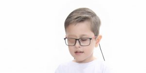 A luta para que o filho possa enxergar o mundo