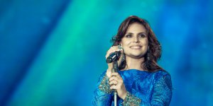 Hoje tem show de Aline Barros em Porto Belo