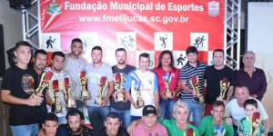 Premiados os melhores do futebol de Tijucas