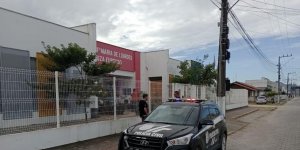 Polcia Civil realiza operao Volta s Aulas em unidades escolares de Tijucas