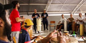 Msico ministra oficinas de ritmos afro-brasileiros em Tijucas
