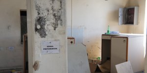 Prdio dos Correios abriga usurios de drogas