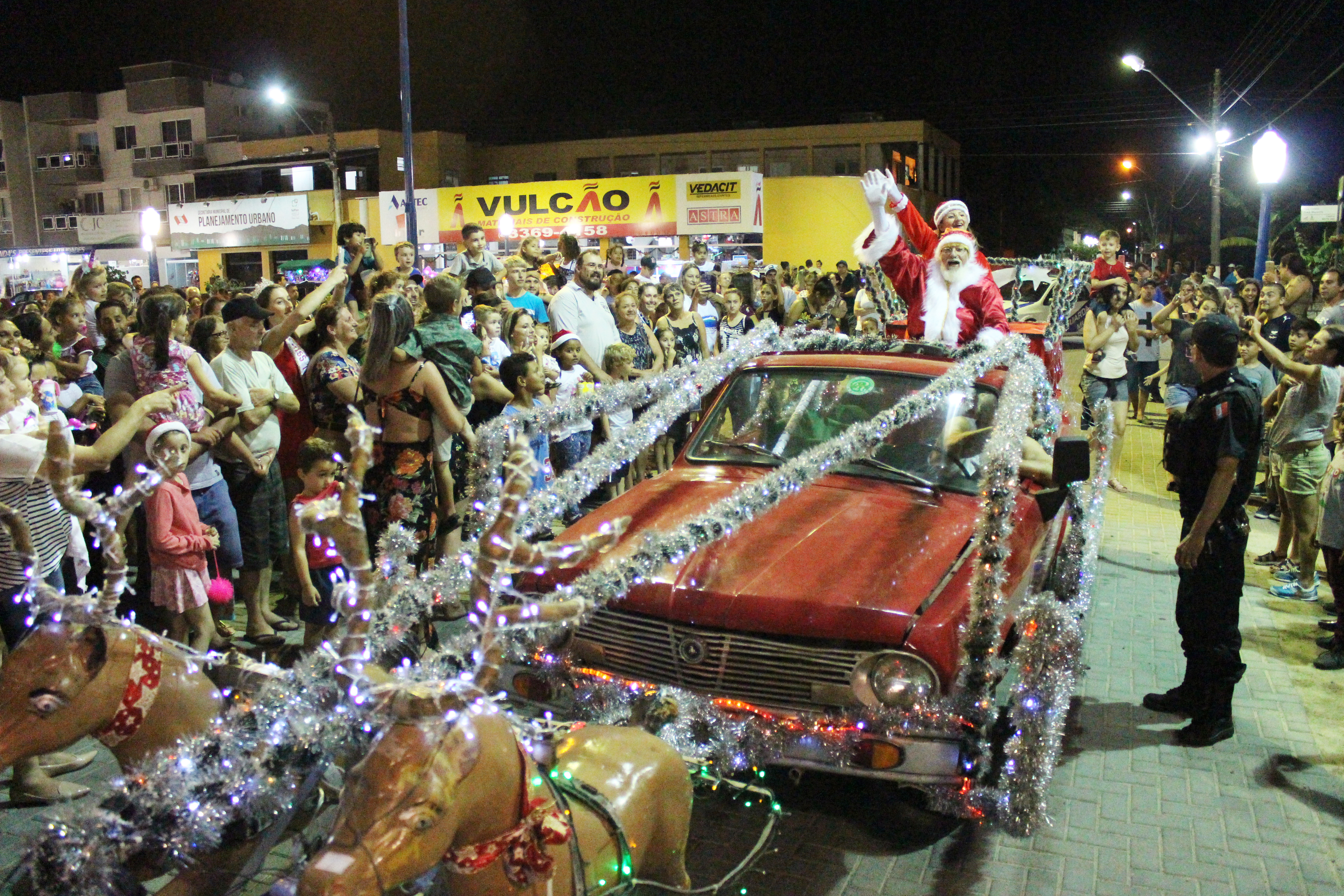 Natal Iluminado e Abertura de Vero renem centenas