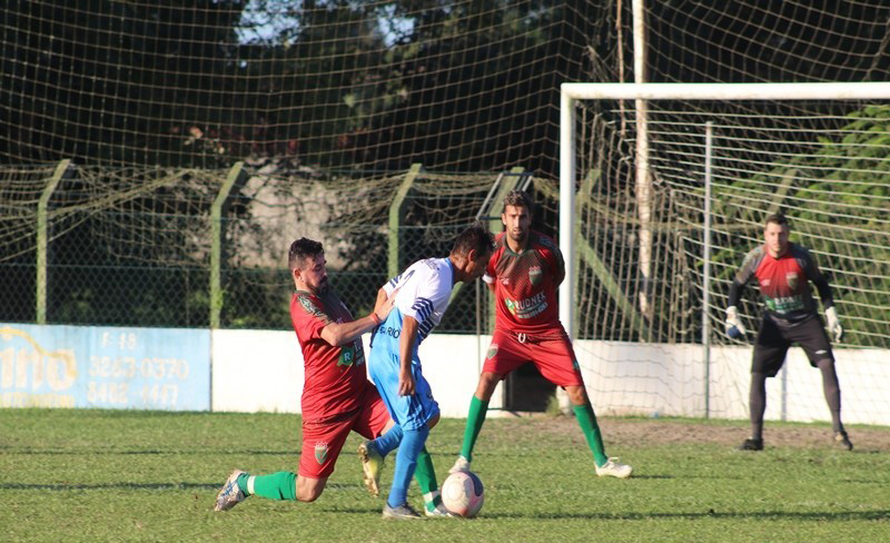 Unio e Itatiaia seguem sem derrotas