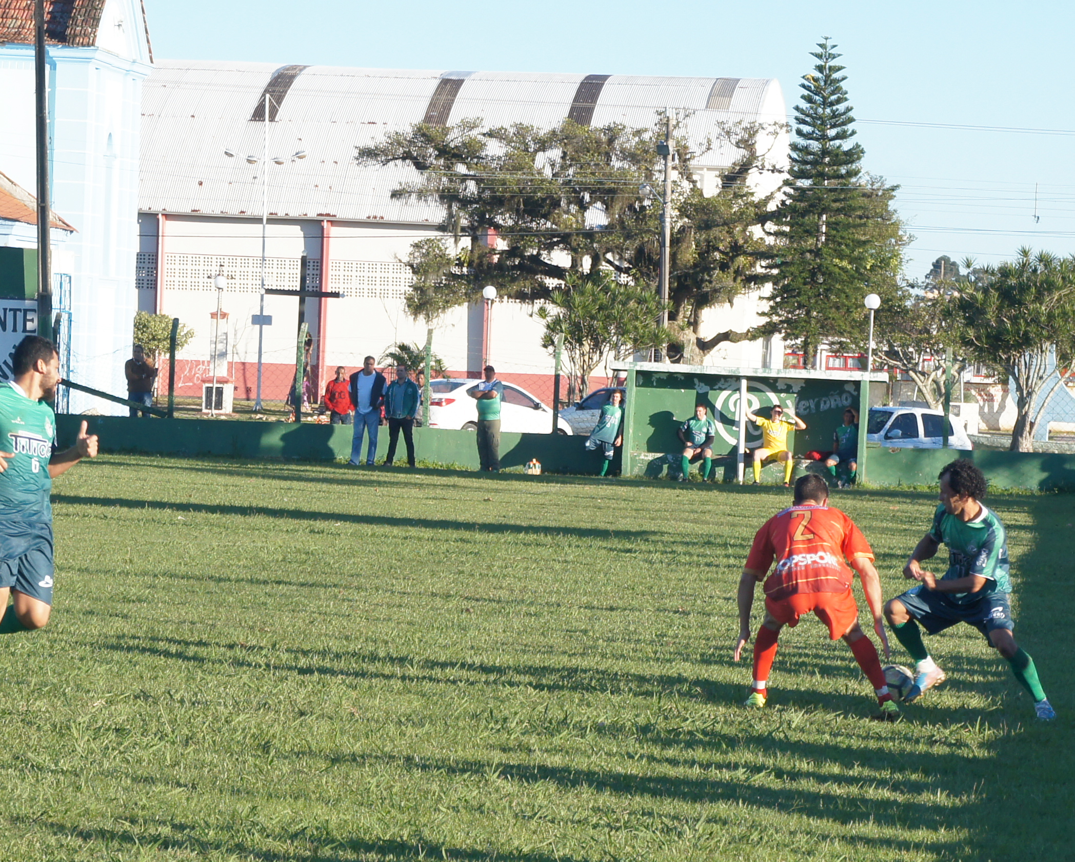 Lder e vice-lder se enfrentam no domingo