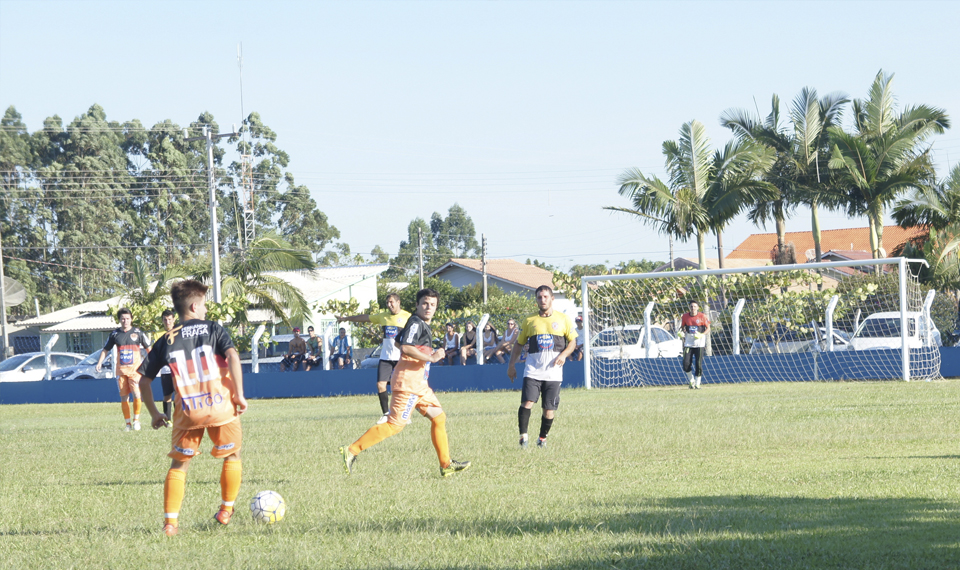 Estreante leva a melhor na abertura da srie B