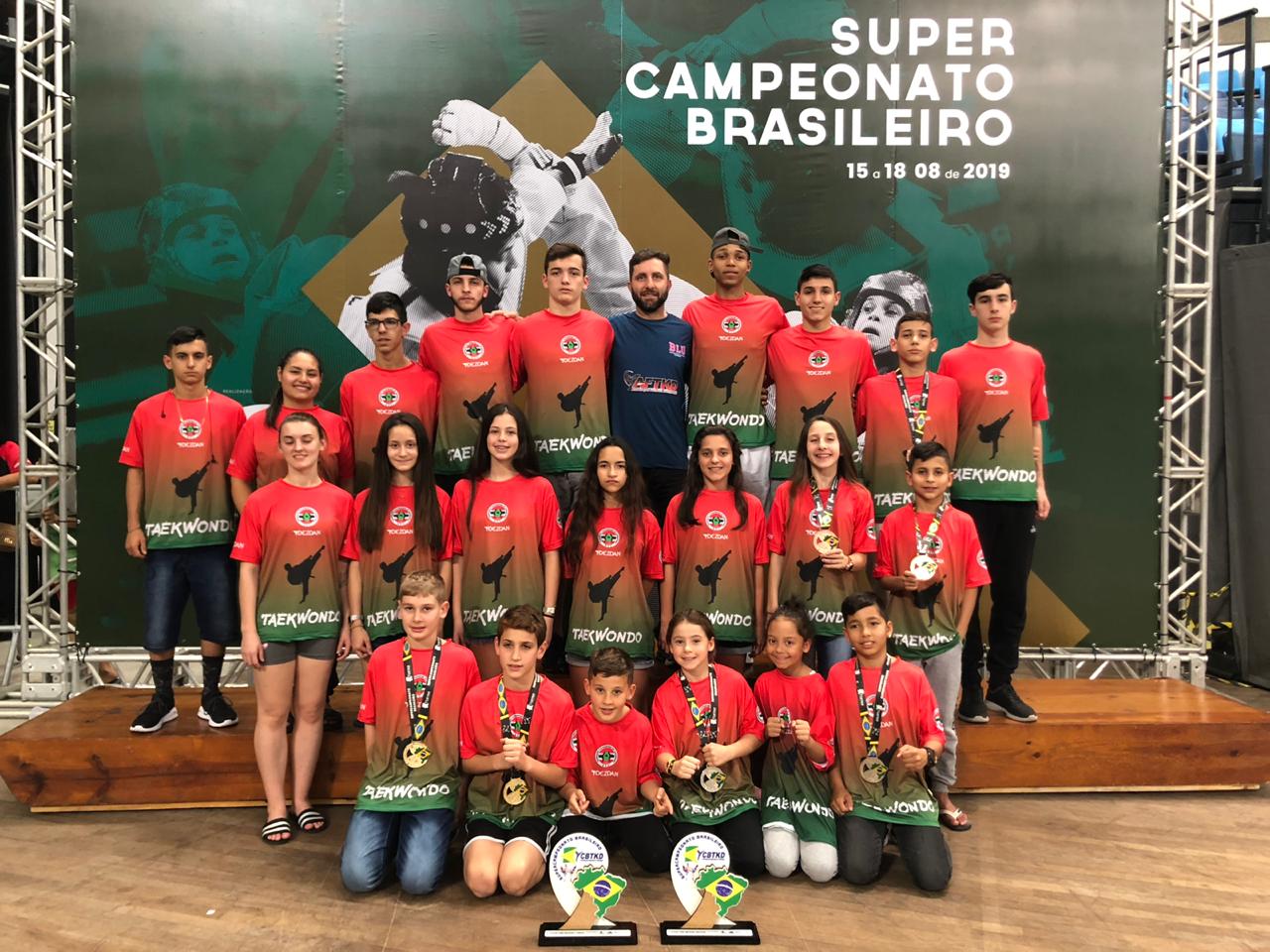 Tijucas conquista medalhas no Brasileiro de Taekwondo