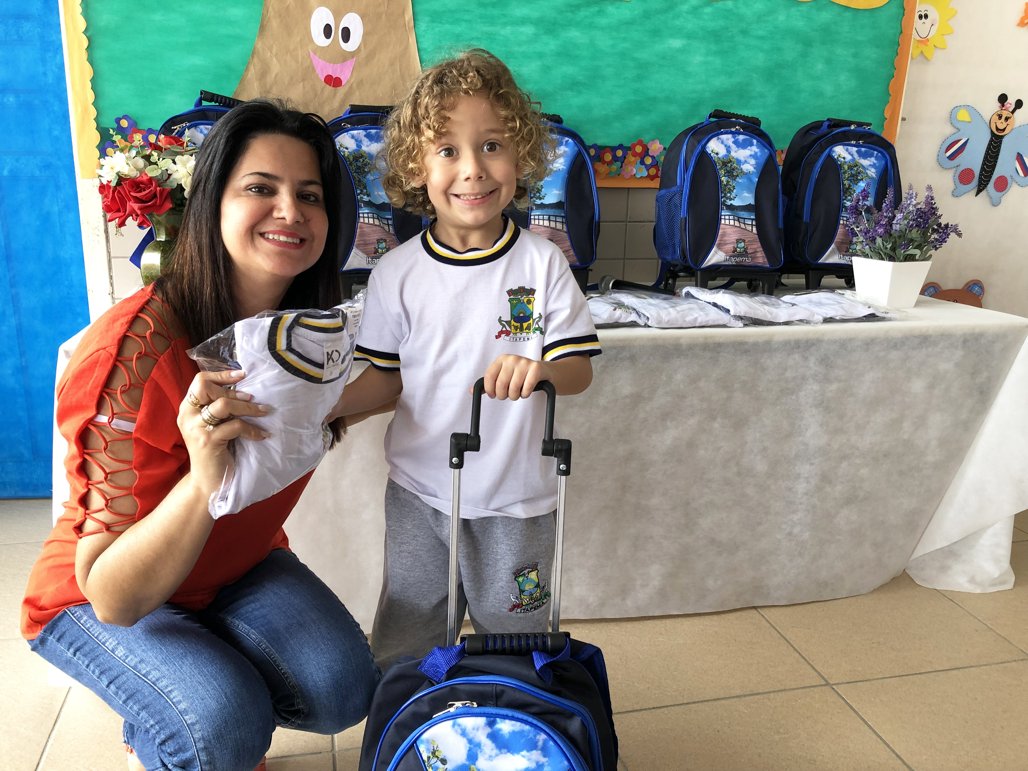 Educao inicia a distribuio de uniformes escolares