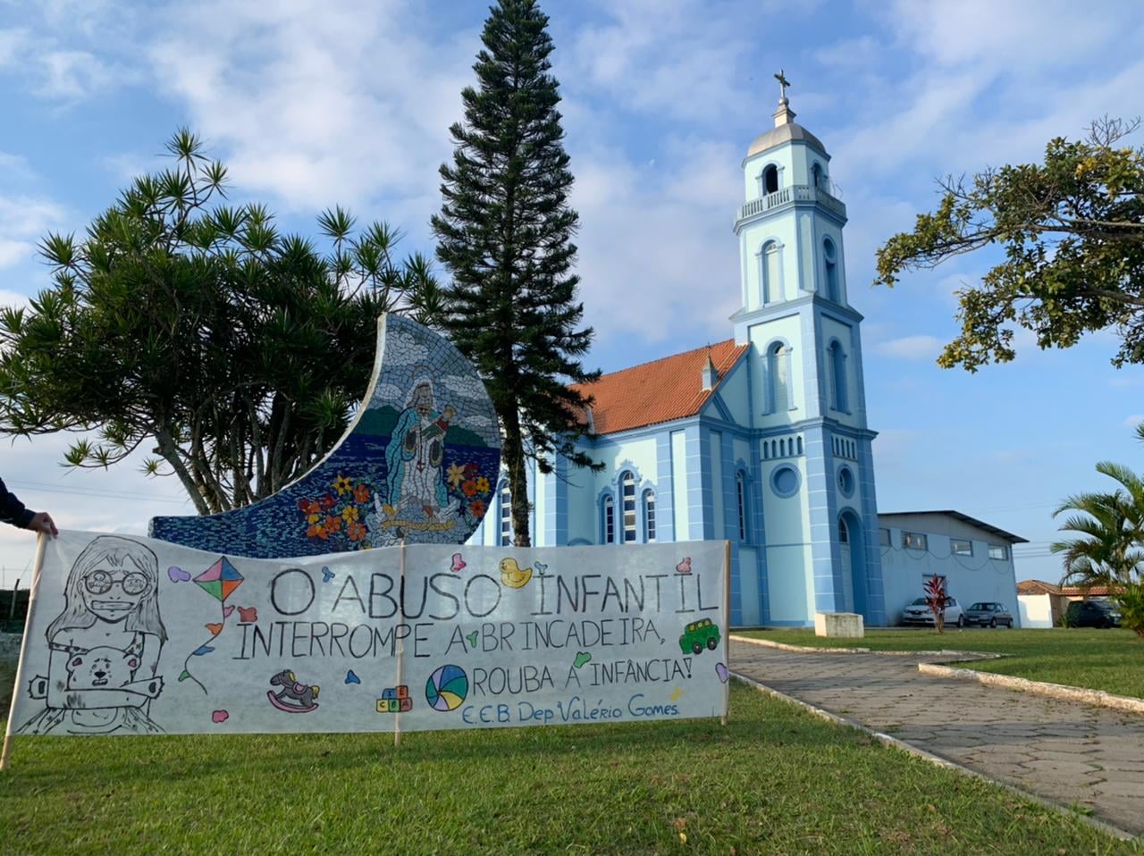 Escolas premiadas em concurso de faixas de combate  violncia