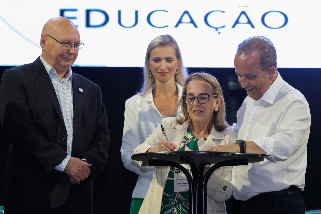 Novos diretores escolares da Rede Estadual de Ensino de Santa Catarina so empossados