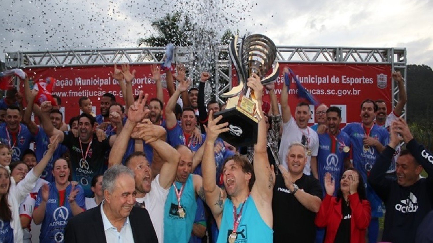 Itatiaia  o campeo do futebol amador de Tijucas