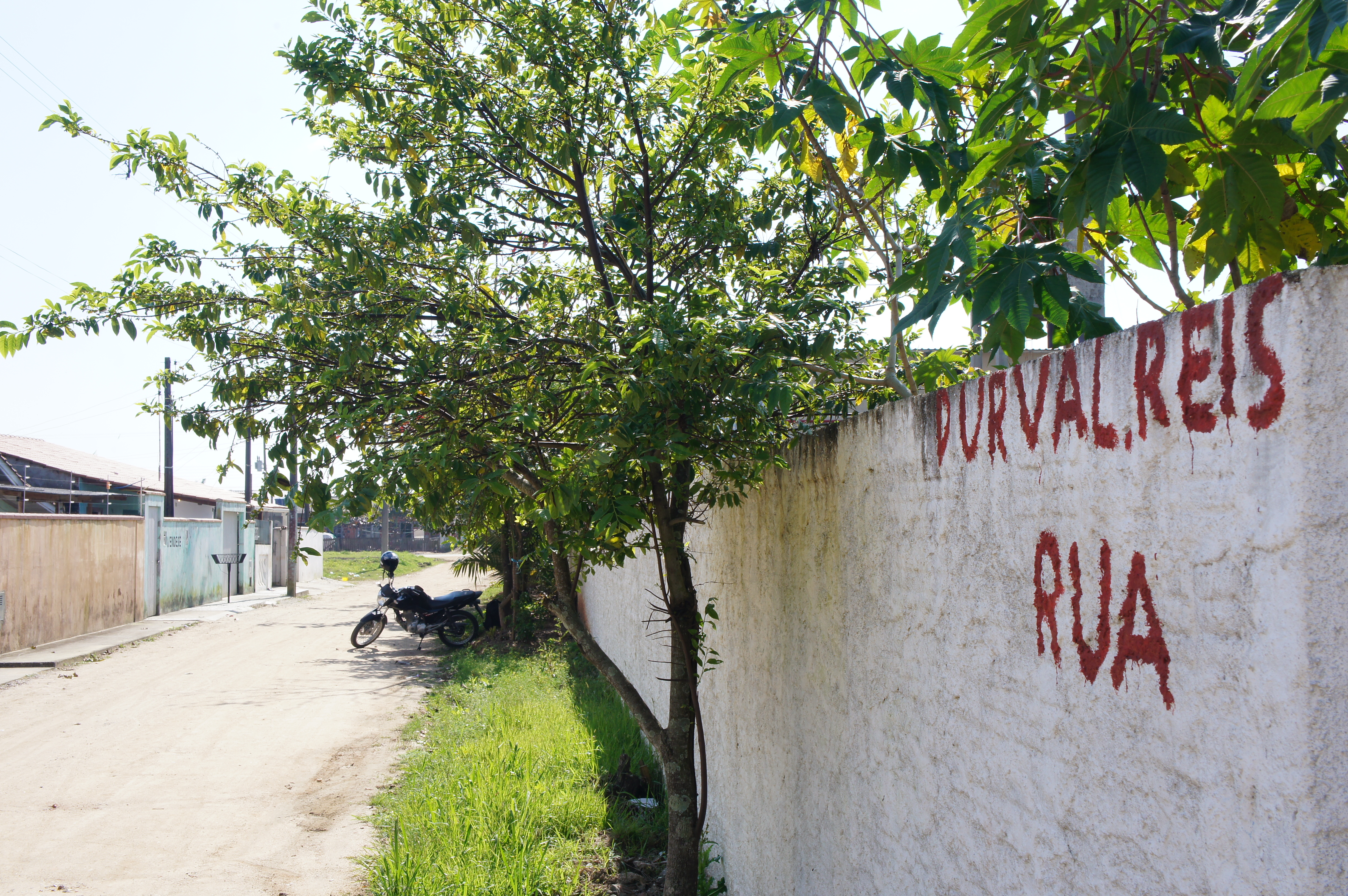 Faltam placas para indicar nomes das ruas