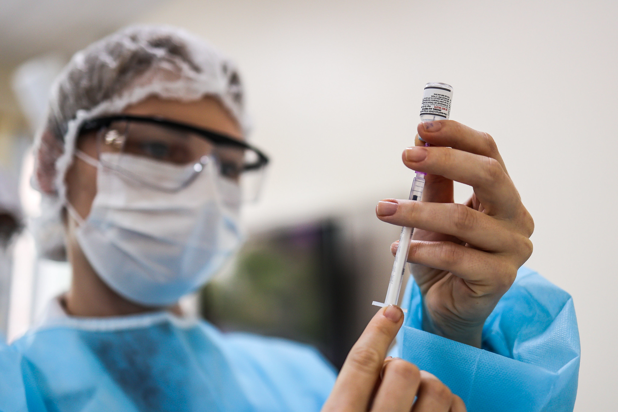 Sade estende vacina bivalente para a populao acima dos 18 anos