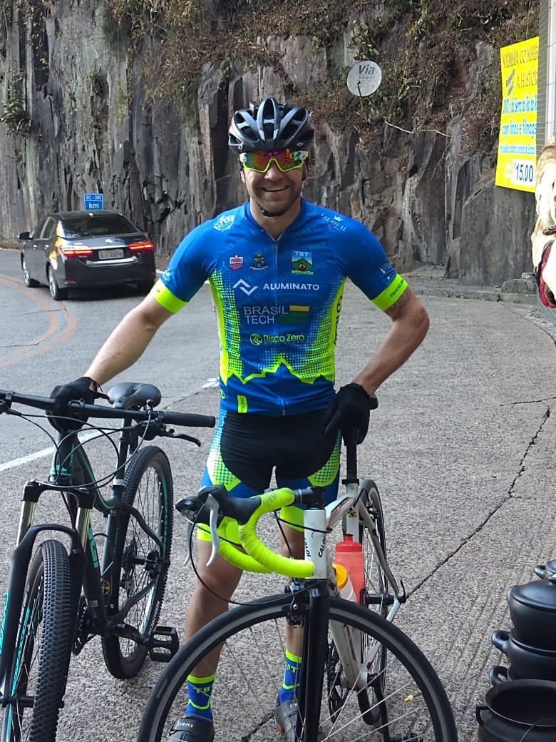 Ciclista encara pedal de Tijucas at a Serra do Rio do Rastro