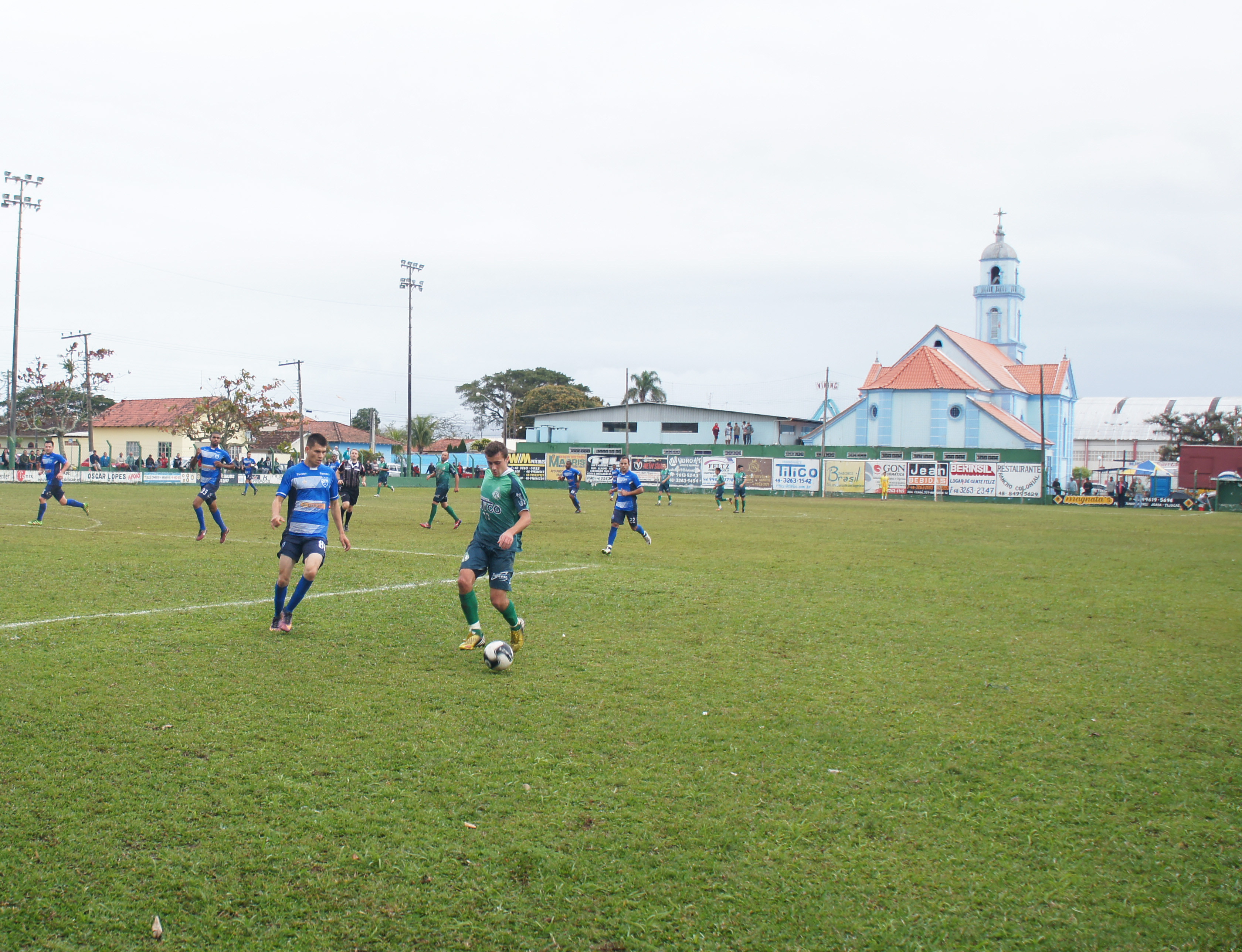 Impasse entre clube e igreja gera discusso sobre campo do Renascena