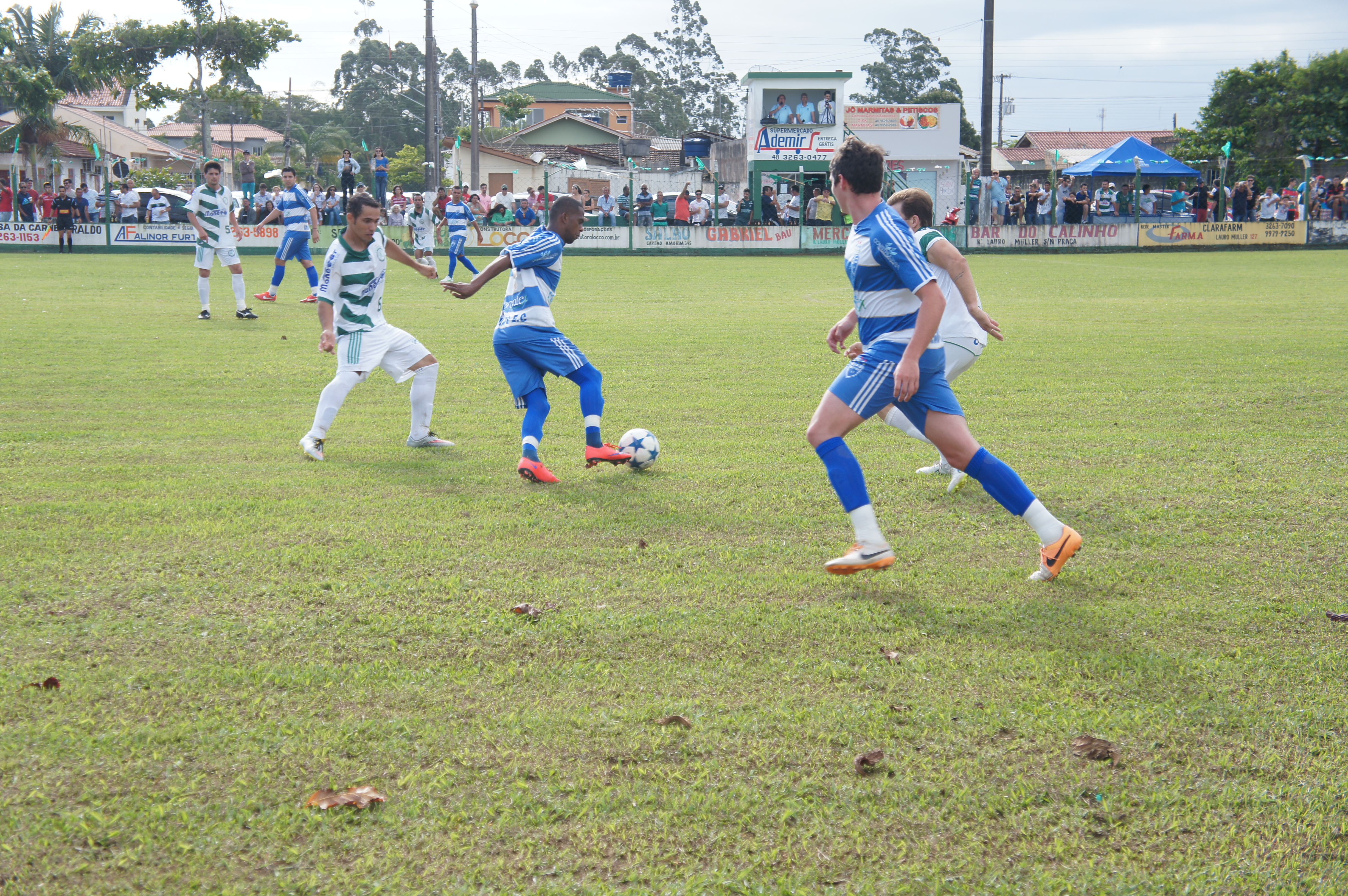 Renascena ganha e fica mais prximo do ttulo