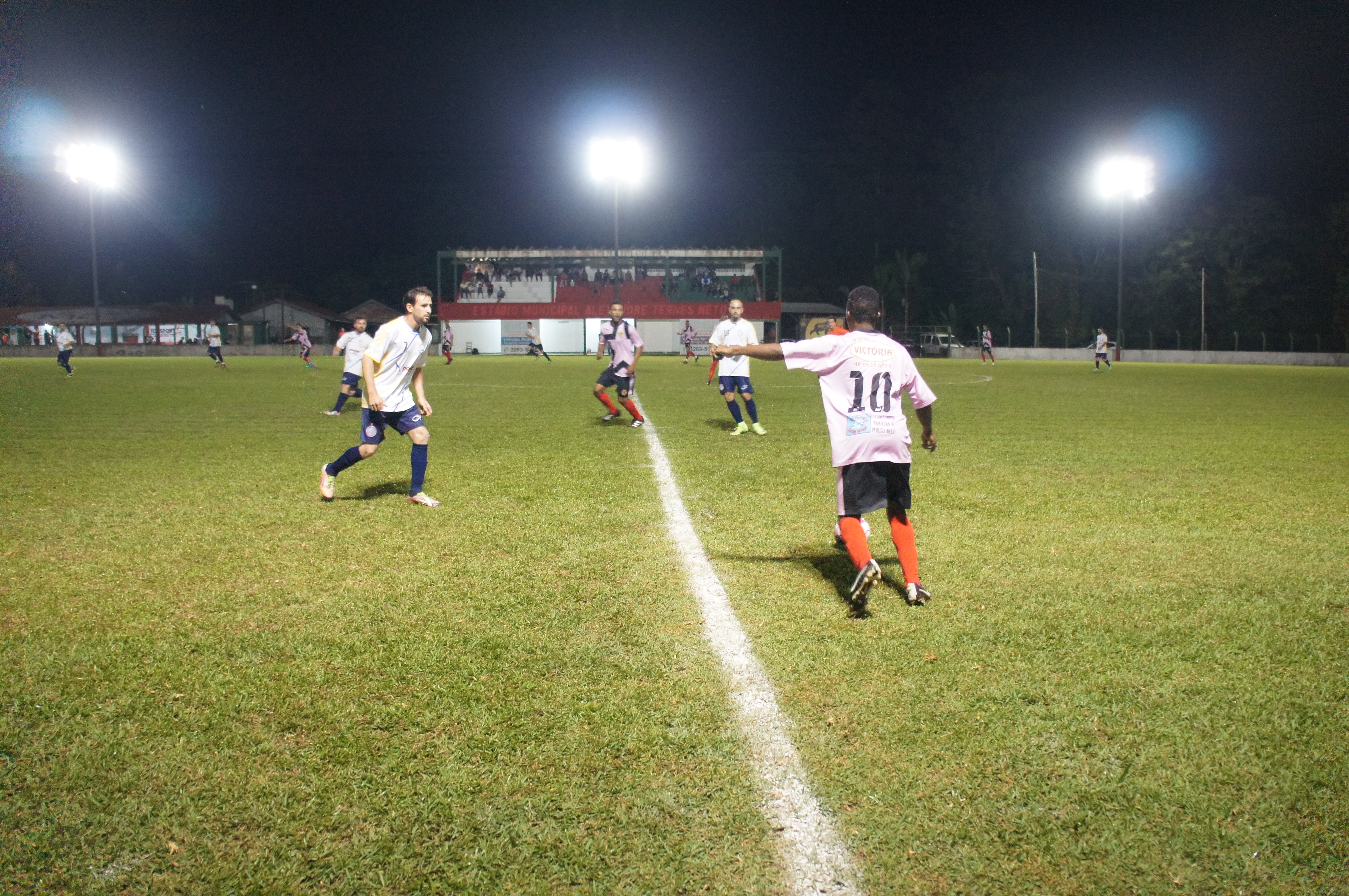 Campo Novo e Praianos seguem na disputa