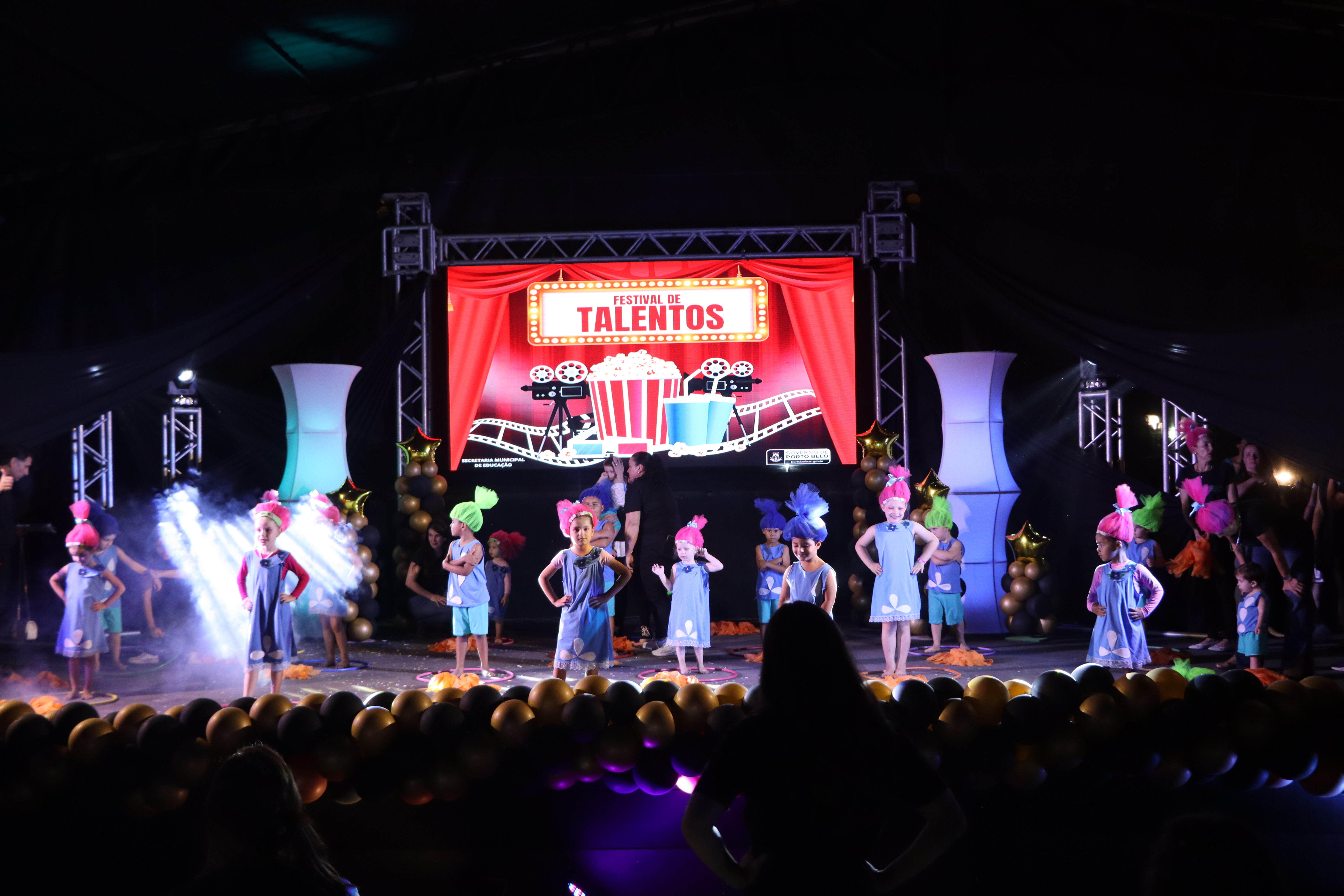 Festival de Talentos de Porto Belo Encanta Pblico com Homenagem ao Cinema