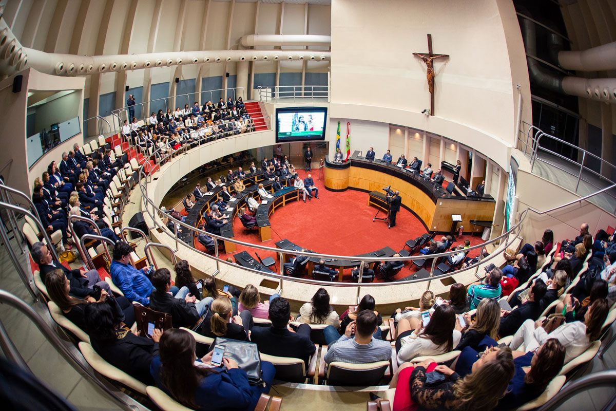 Maioria dos eleitos no tinha cadeira na Assembleia