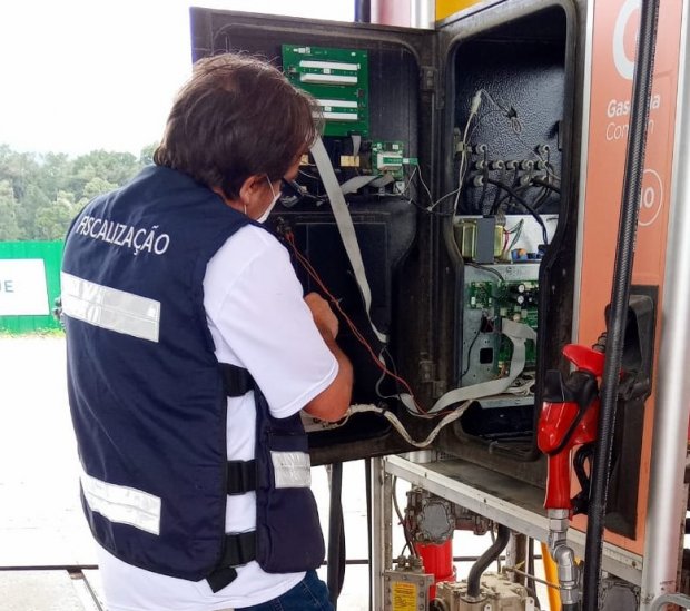 Imetro identifica fraude em bombas de combustvel