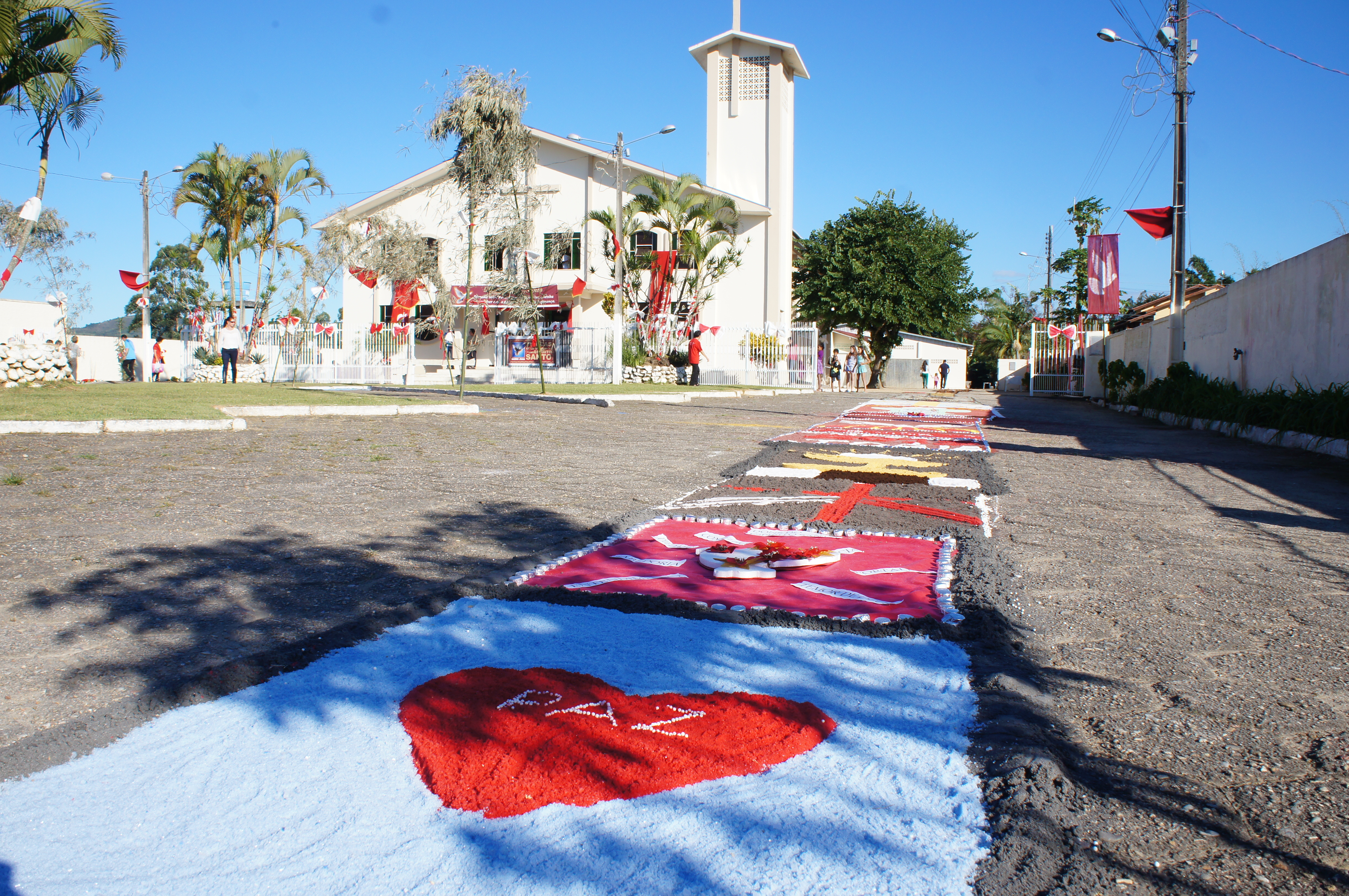 Fiis usam da criatividade no Corpus Christi