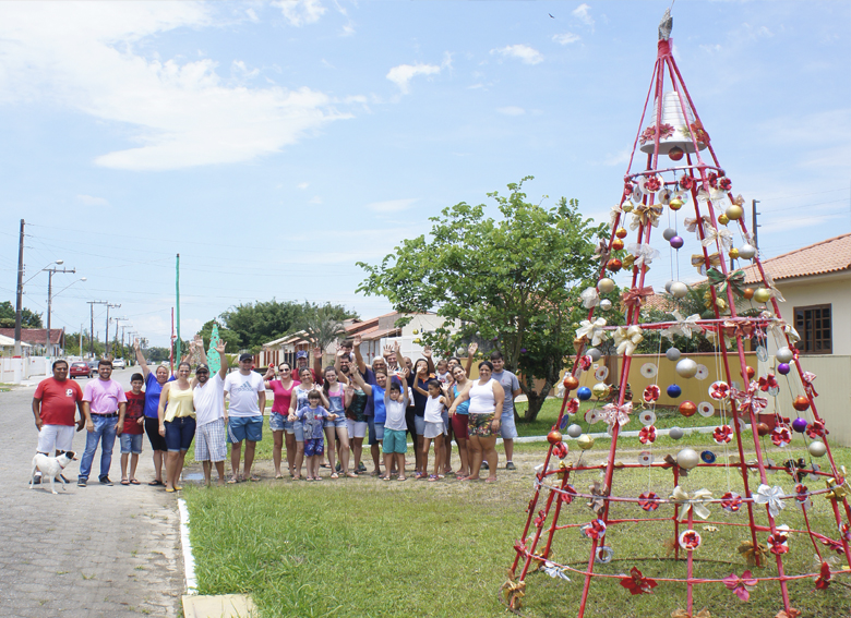 Gestos de moradores levam o verdadeiro esprito de Natal