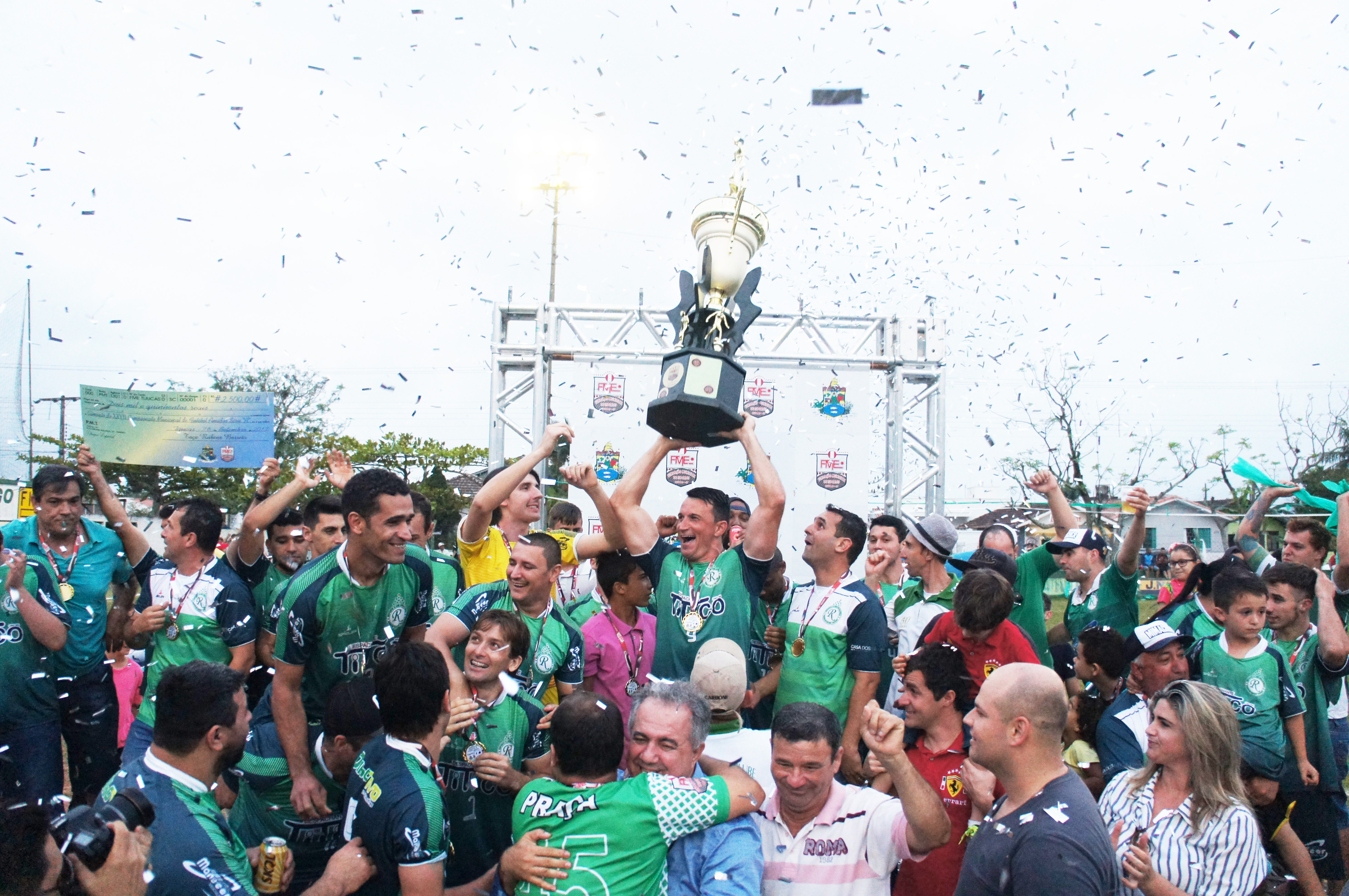 Renascena conquista o tricampeonato