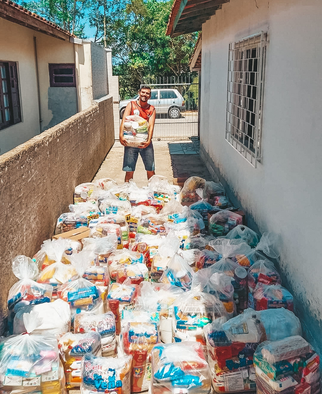 Campanha arrecada alimentos para famlias carentes