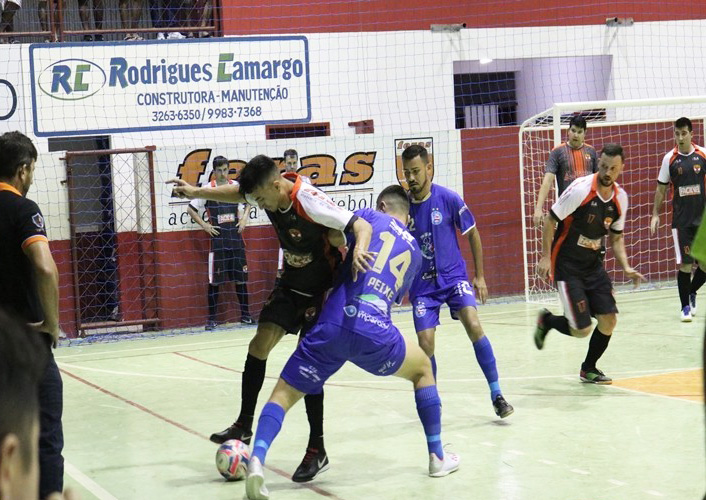 Reta final da fase de classificao do futsal