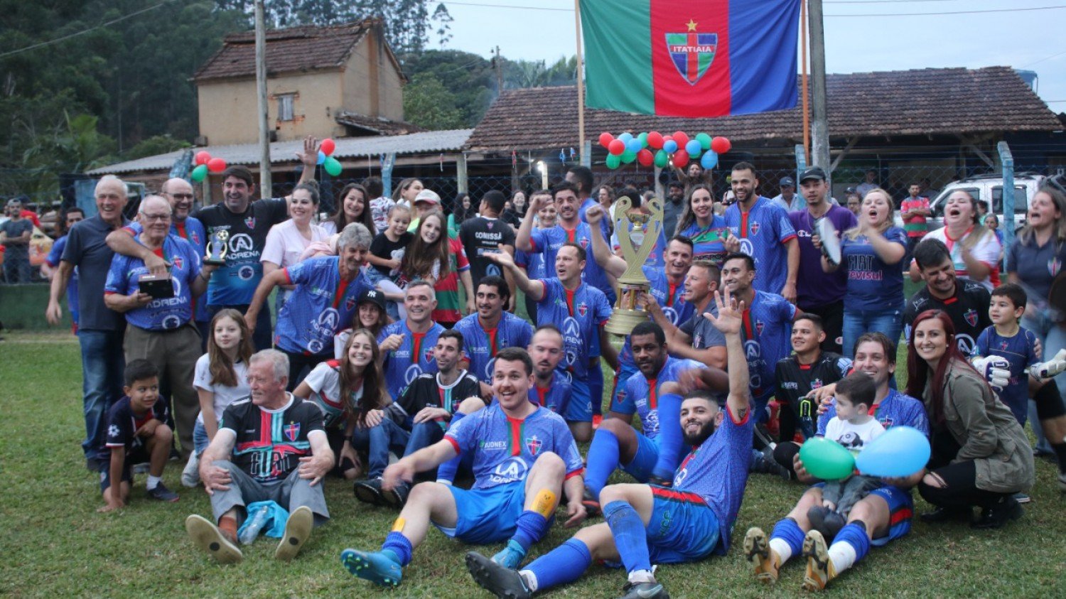 Itatiaia fica com a taa do Campeonato Abertura