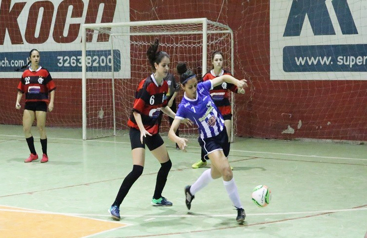 Centro e Praa largam na frente no feminino