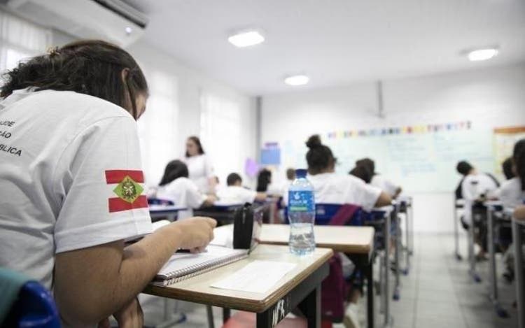 Retorno das aulas em SC ser para reforo escolar