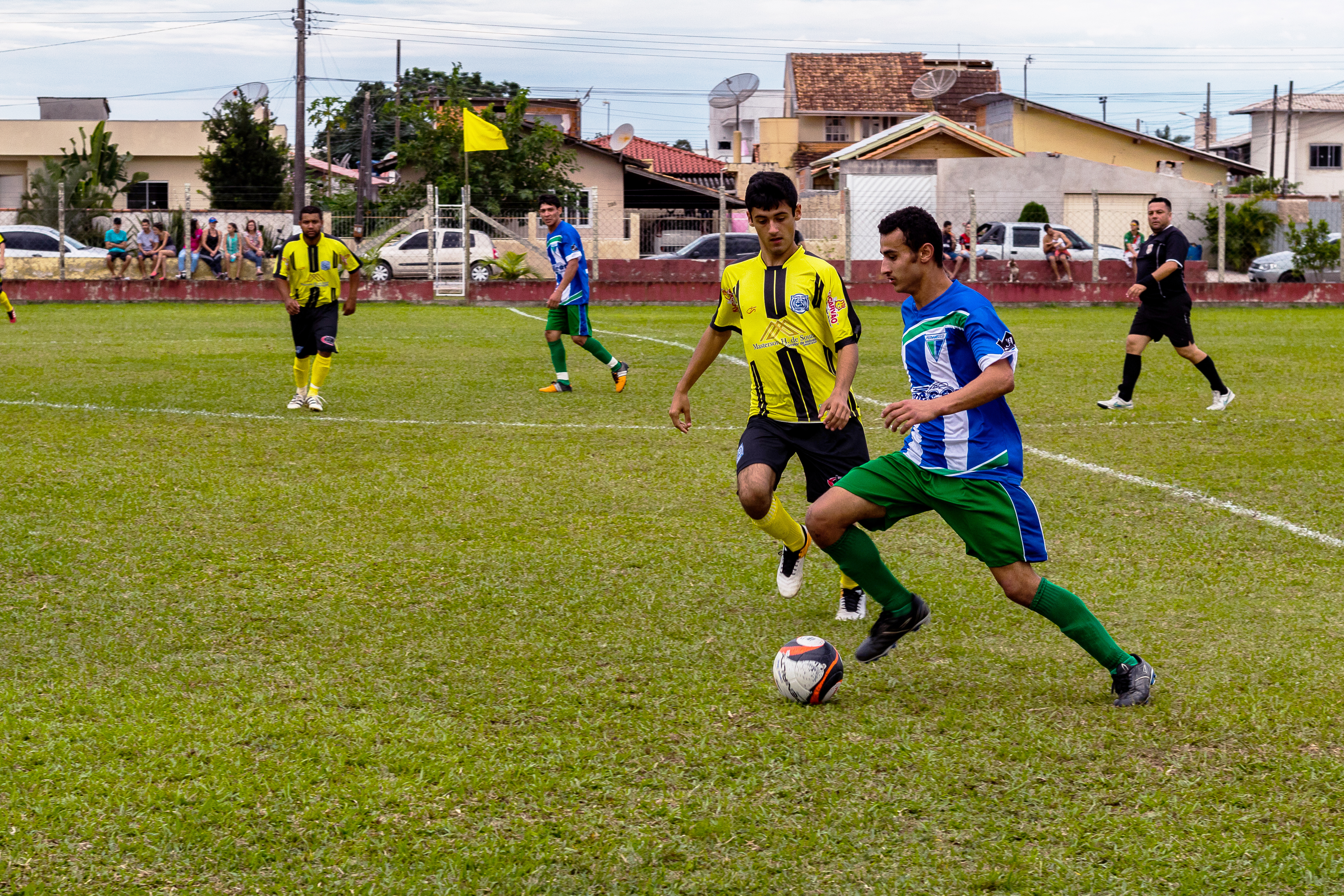 Trs equipes somam duas vitrias na srie B