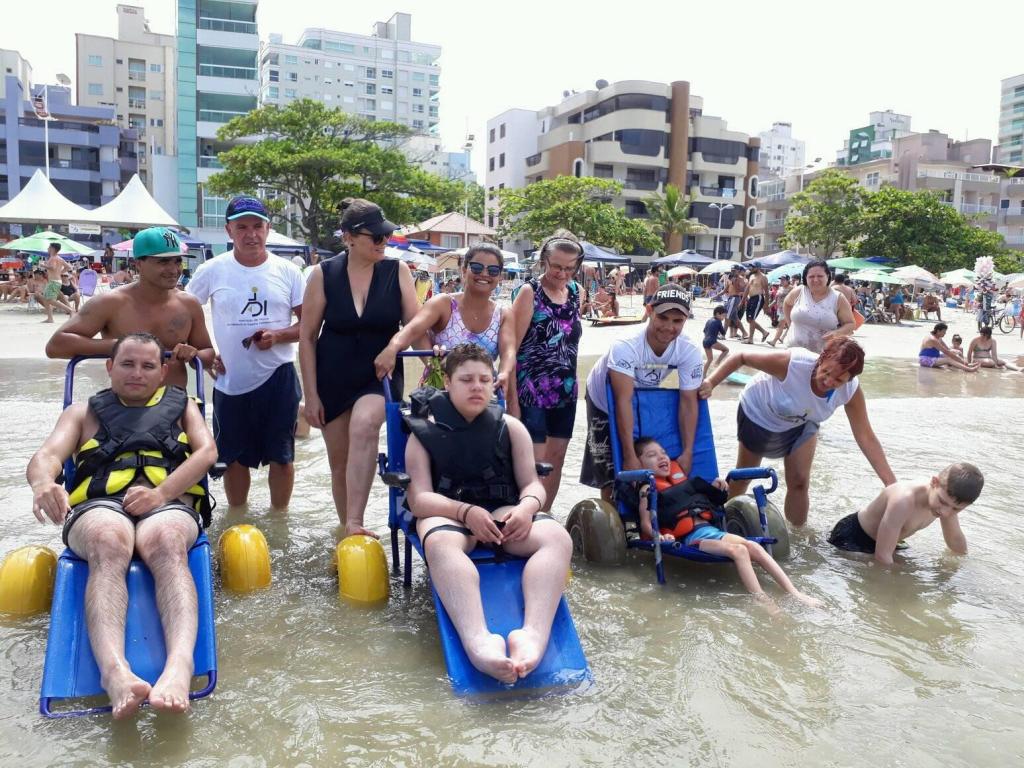 Projeto que possibilita banho de mar inclusivo em Itapema inicia neste fim de semana