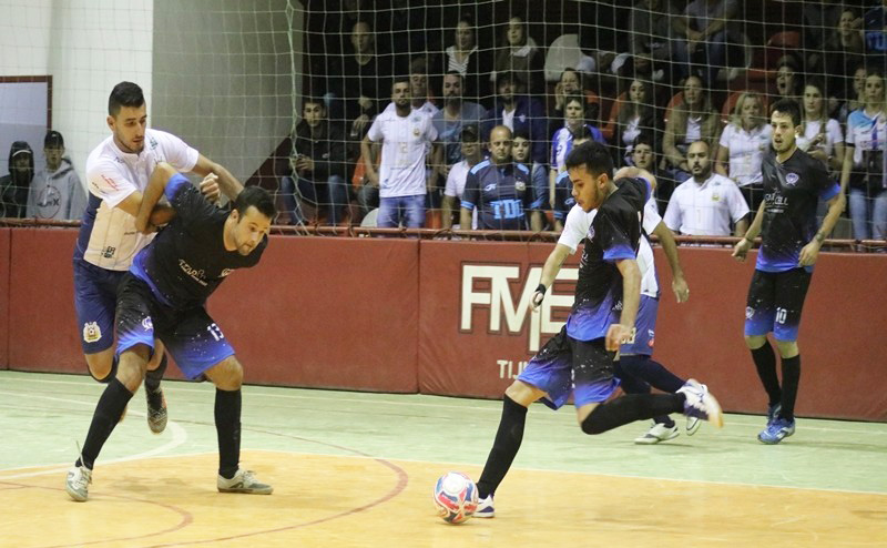 Jogos do futsal agitam as noites de Tijucas