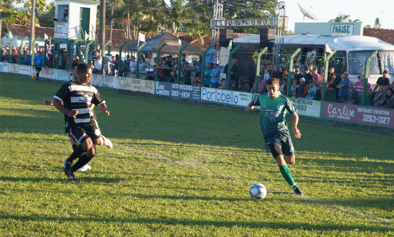 Joaia comea na liderana do Municipal