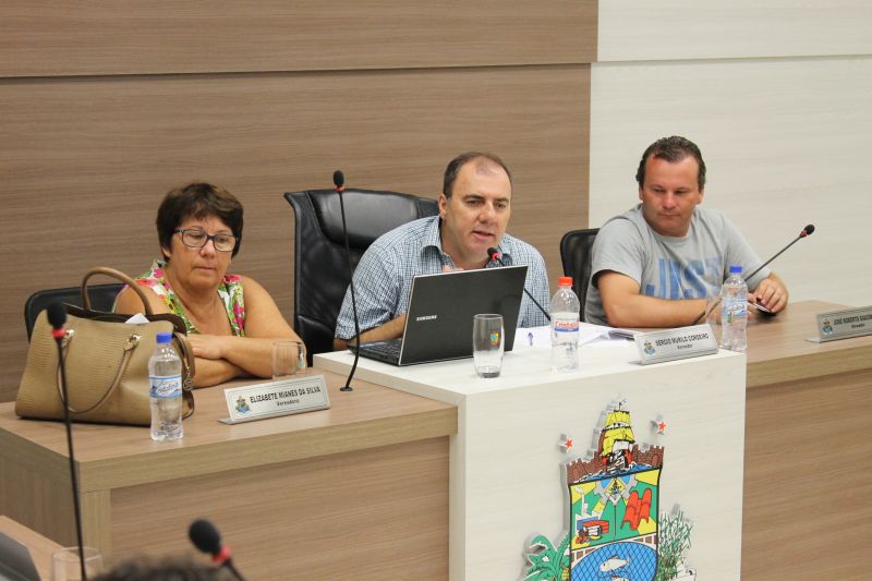 Vereadores voltam hoje ao trabalho