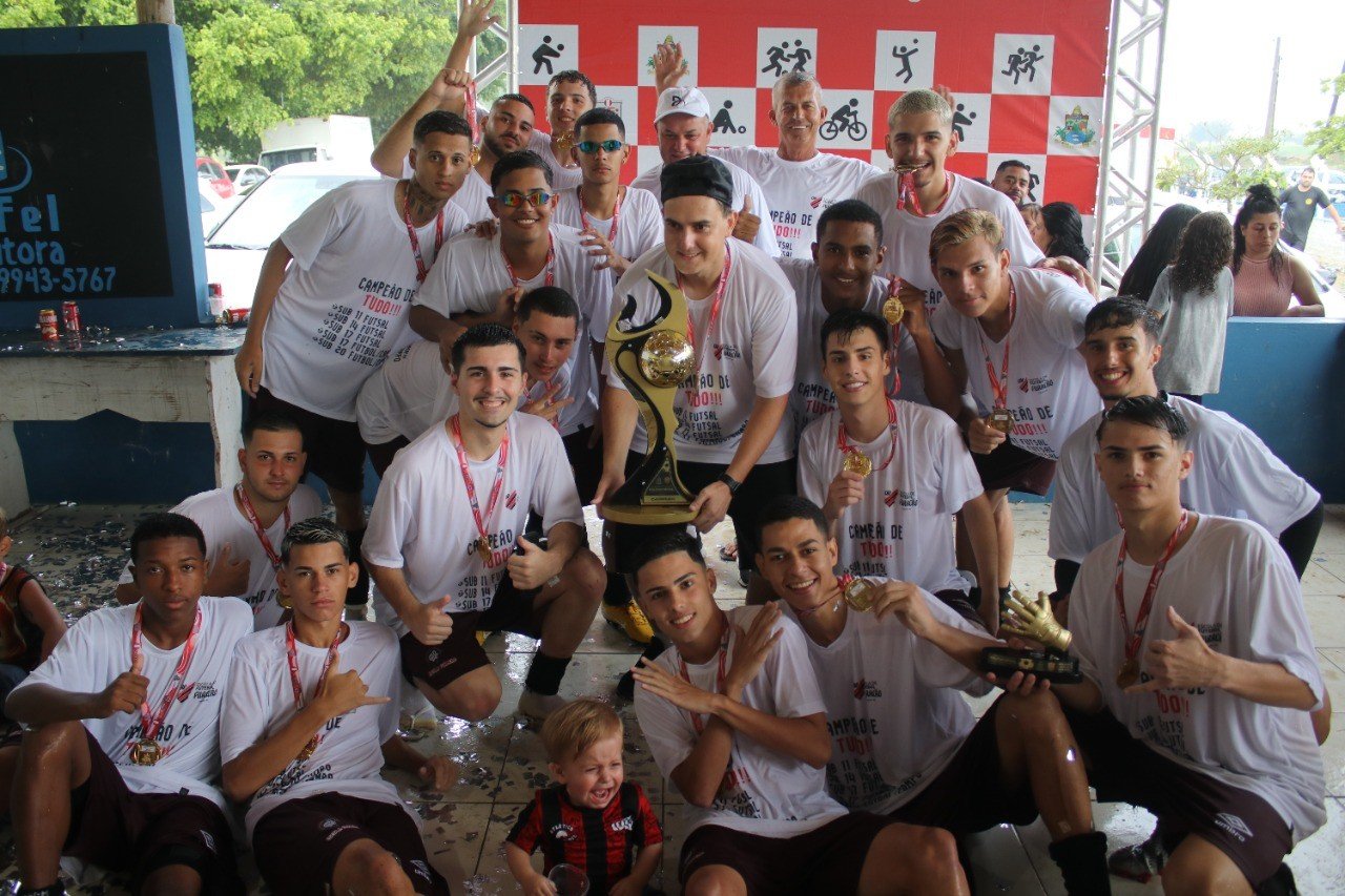 Escola Furaco Tijucas fica com a taa do Municipal Sub-20