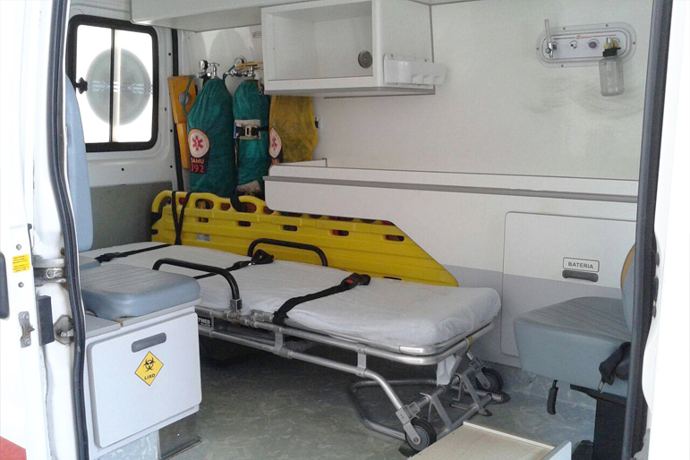 Ambulncia do Samu vai para o conserto