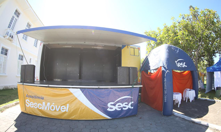 Canelinha recebe atraes do Sesc Mvel